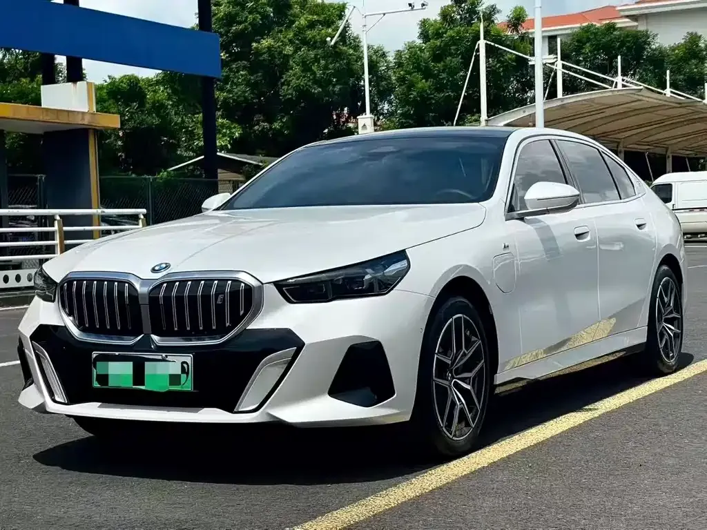 BMW i5 — фото 1