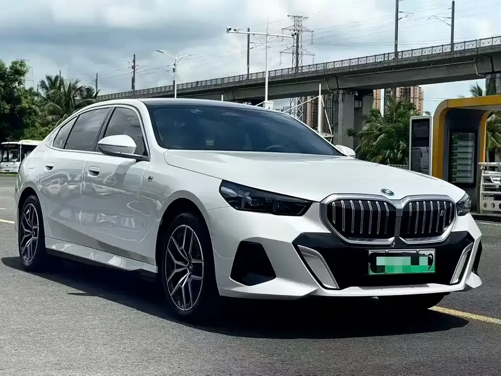 BMW i5 — фото 5
