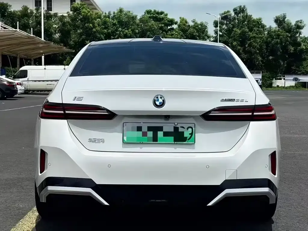 BMW i5 — фото 2