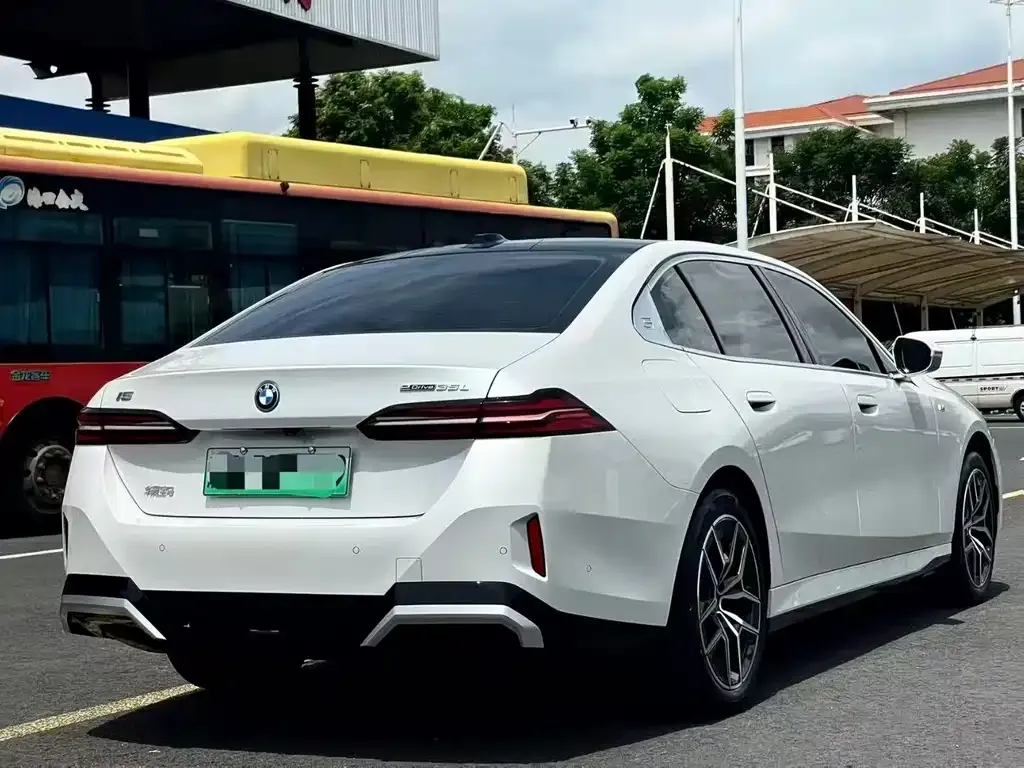 BMW i5 — фото 6