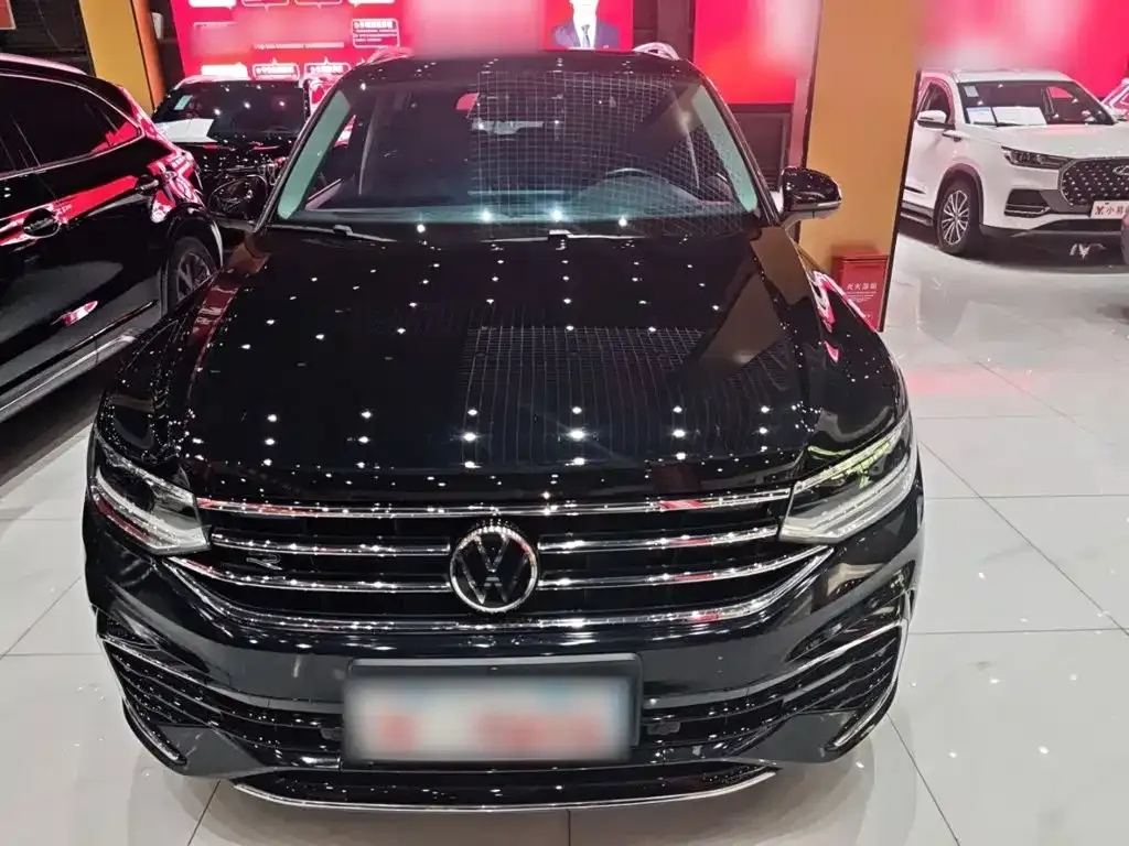 Volkswagen Tiguan L — фото 8