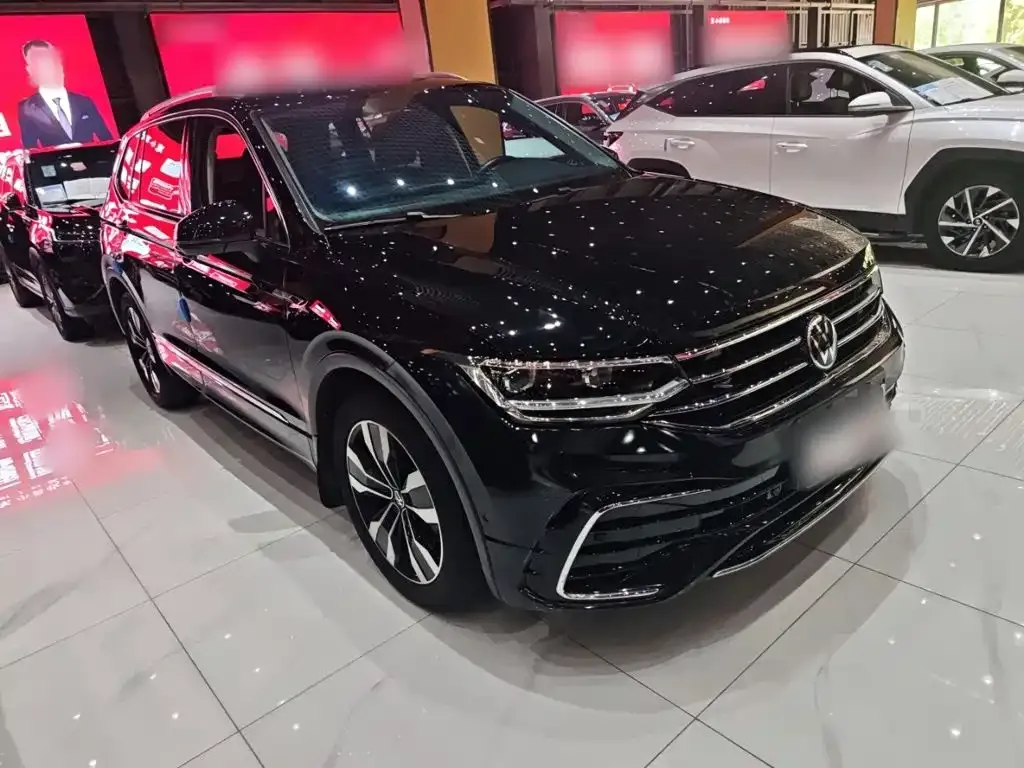 Volkswagen Tiguan L — фото 10