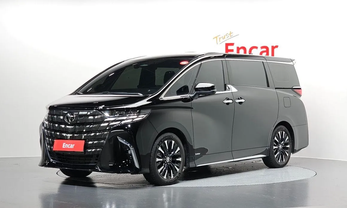 Toyota Alphard — фото 1