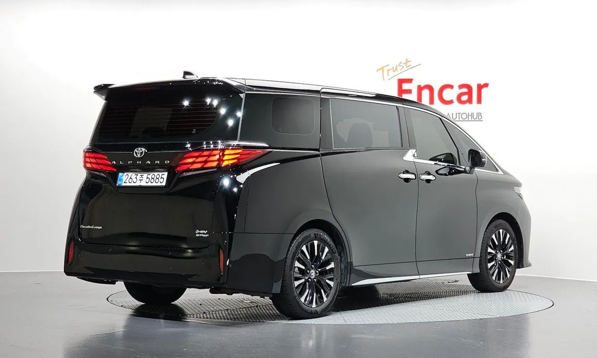 Toyota Alphard — фото 2