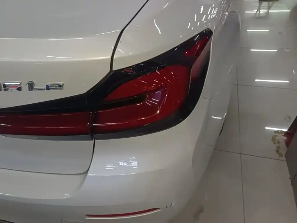 BMW 5 Series New Energy — фото 2