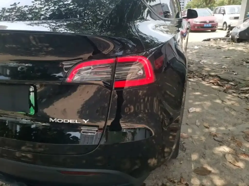 Tesla Model Y — фото 4