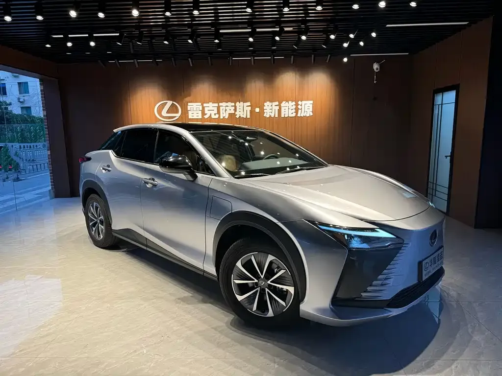 Lexus RZ — фото 1