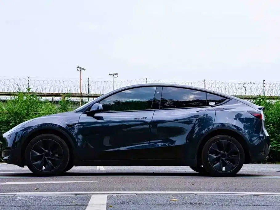 Tesla Model Y — фото 6