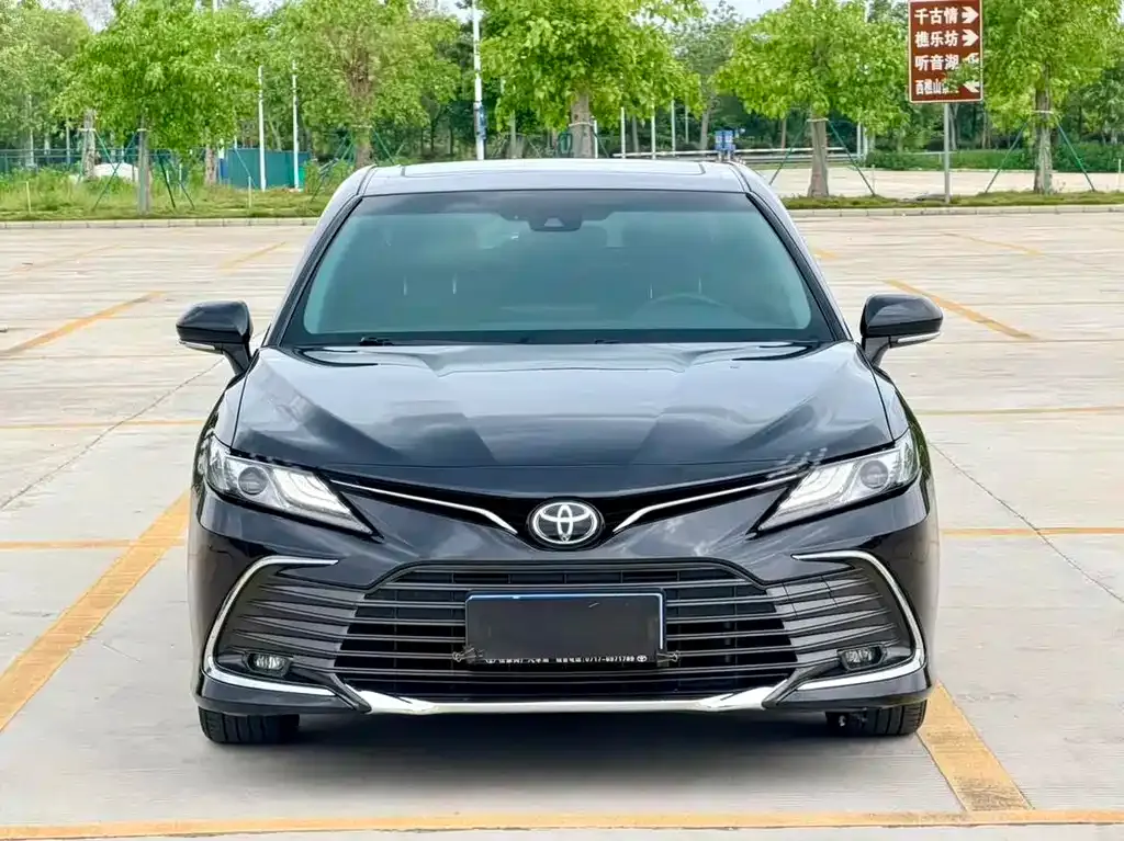 Toyota Camry — фото 4
