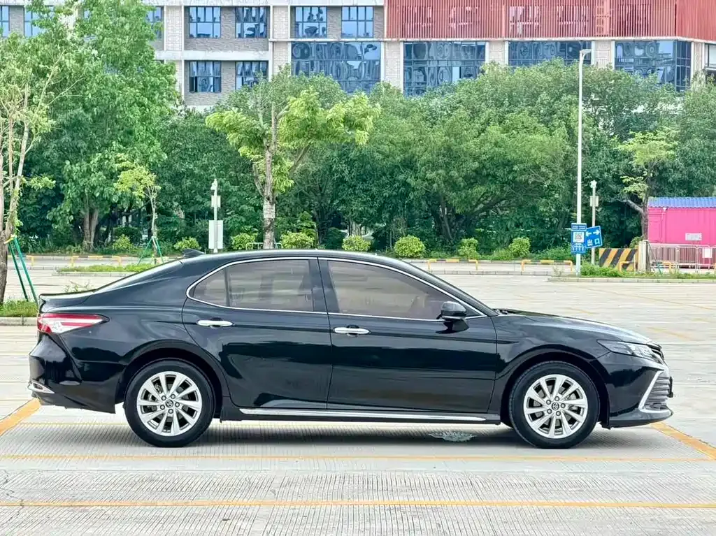 Toyota Camry — фото 7