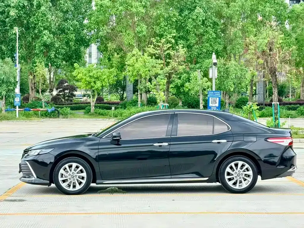 Toyota Camry — фото 10