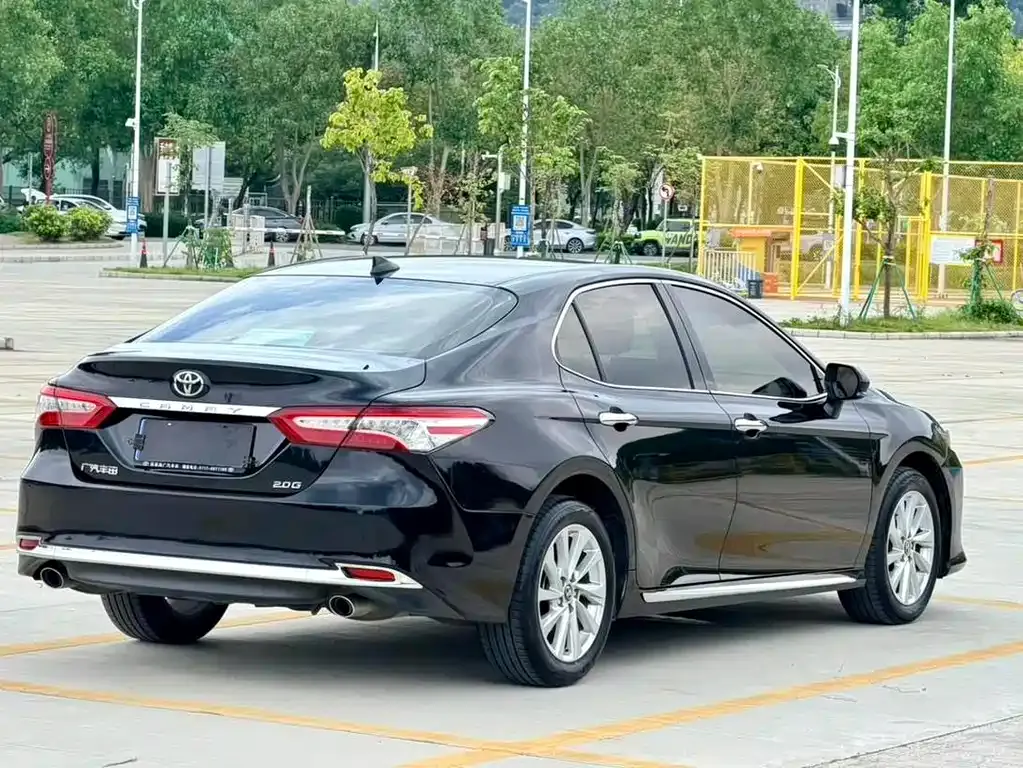 Toyota Camry — фото 5