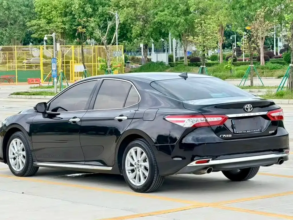 Toyota Camry — фото 9