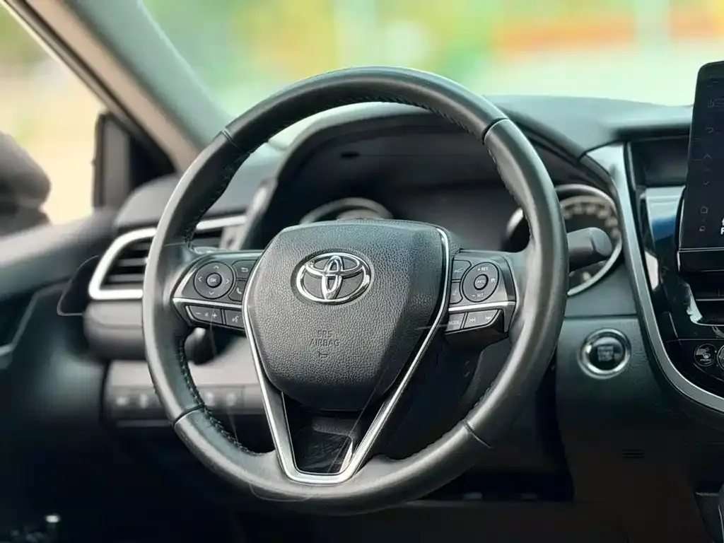 Toyota Camry — фото 3