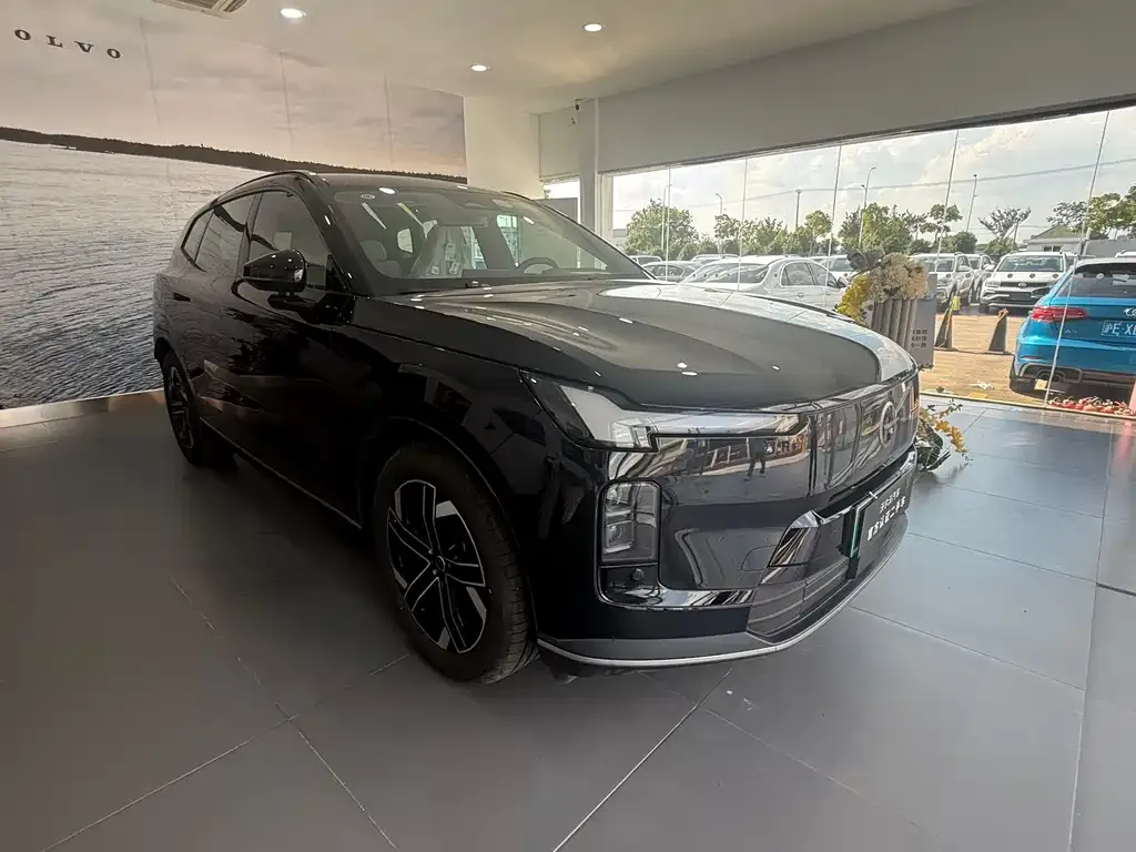 Volvo XC70 Plug-in Hybrid — фото 1