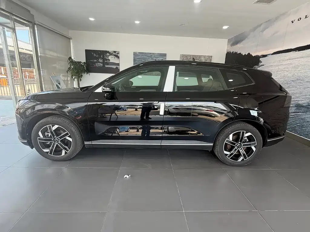 Volvo XC70 Plug-in Hybrid — фото 2