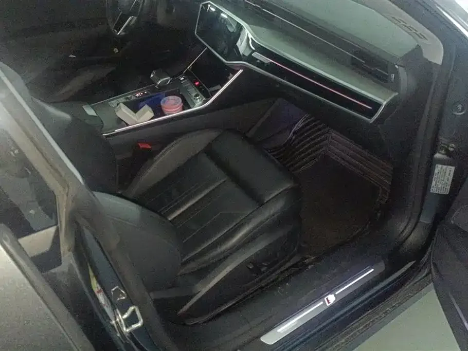 Audi A7 2022 из CN, фото 4