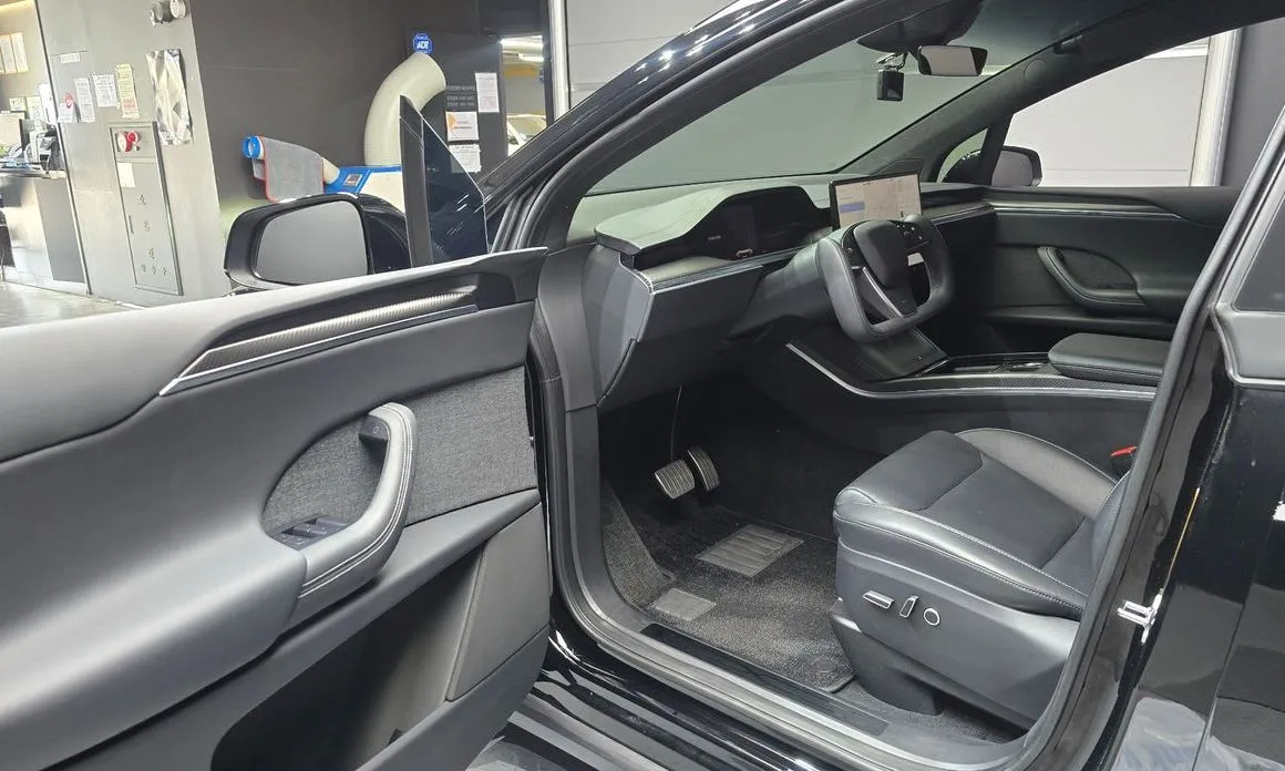 Tesla Model X 2023 из KR, фото 2