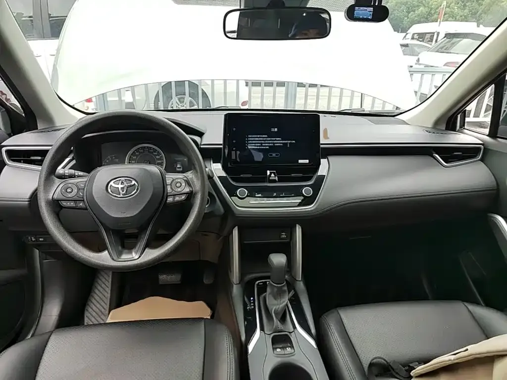 Toyota Corolla Cross — фото 8