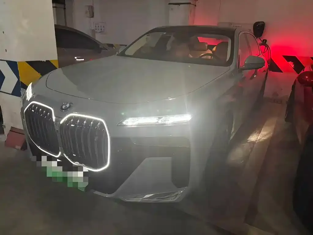 BMW i7 — фото 2