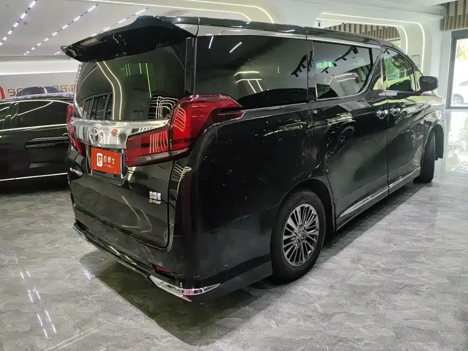 Toyota Alphard — фото 5
