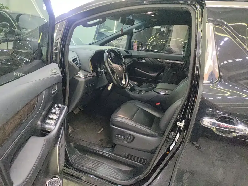 Toyota Alphard — фото 3