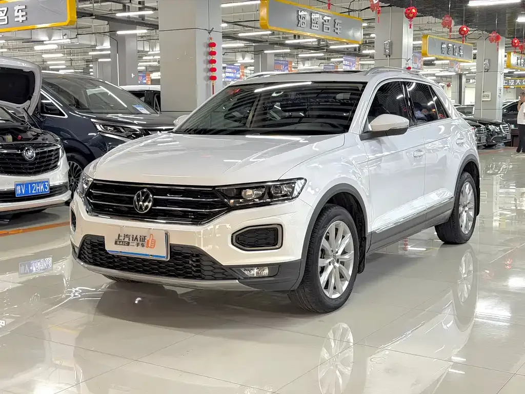 Volkswagen T-Roc — фото 1