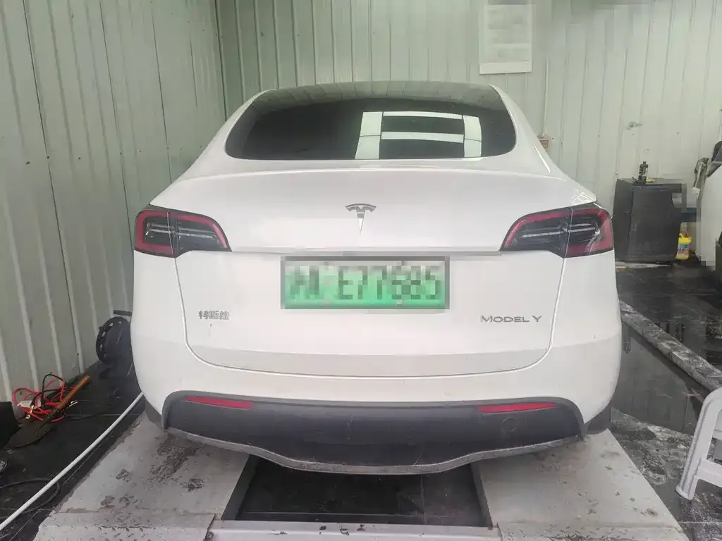Tesla Model Y — фото 4