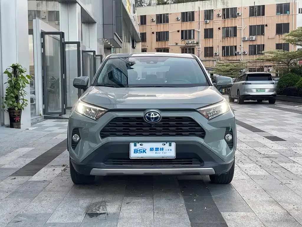 Toyota RAV4 — фото 7