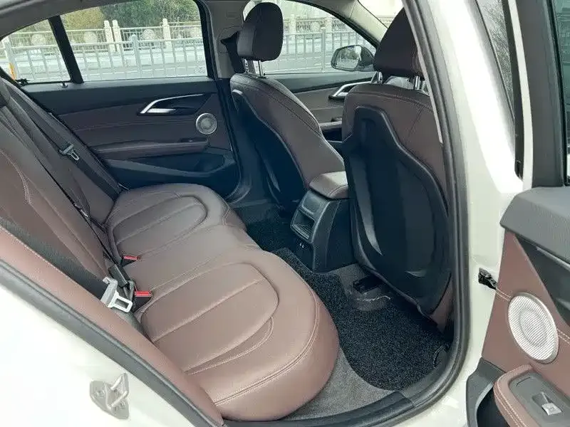BMW 1 Series 2022 из CN, фото 9