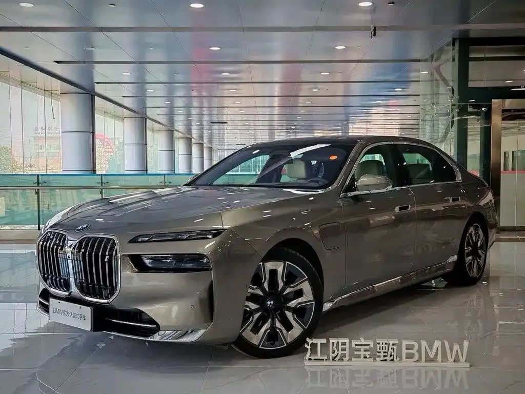 BMW i7 — фото 1