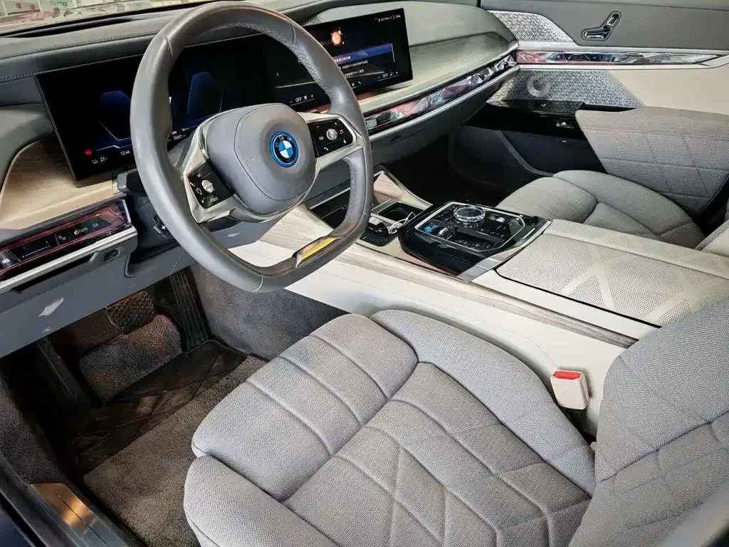 BMW i7 — фото 10