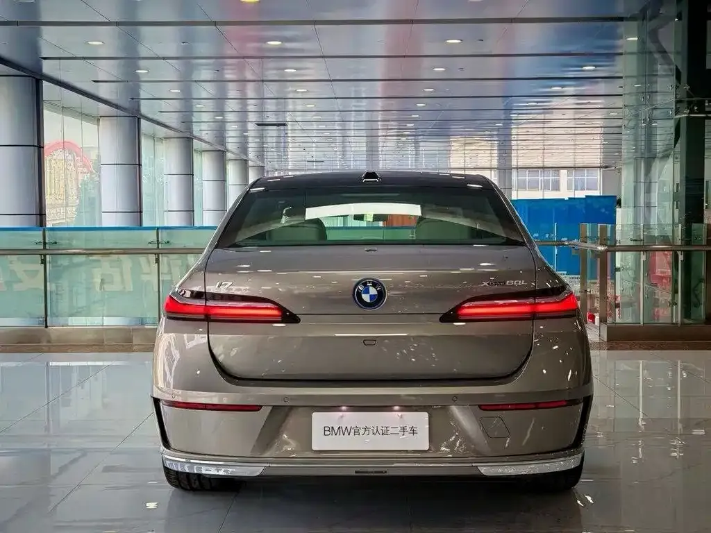BMW i7 — фото 9