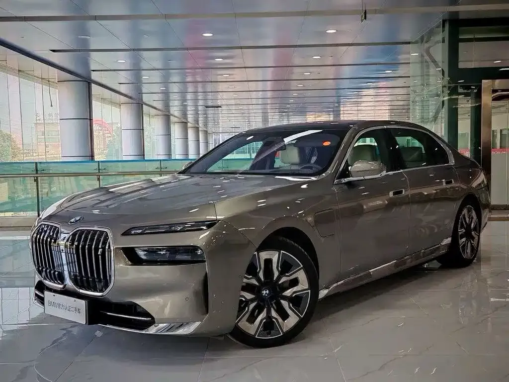 BMW i7 — фото 5