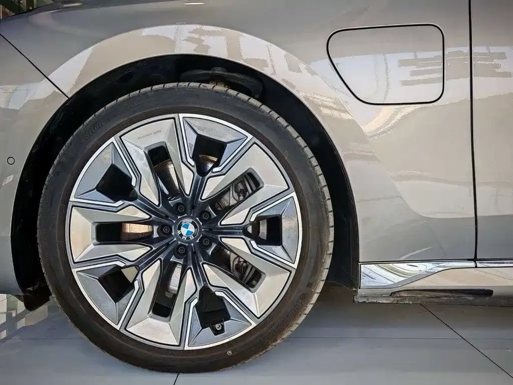 BMW i7 — фото 2
