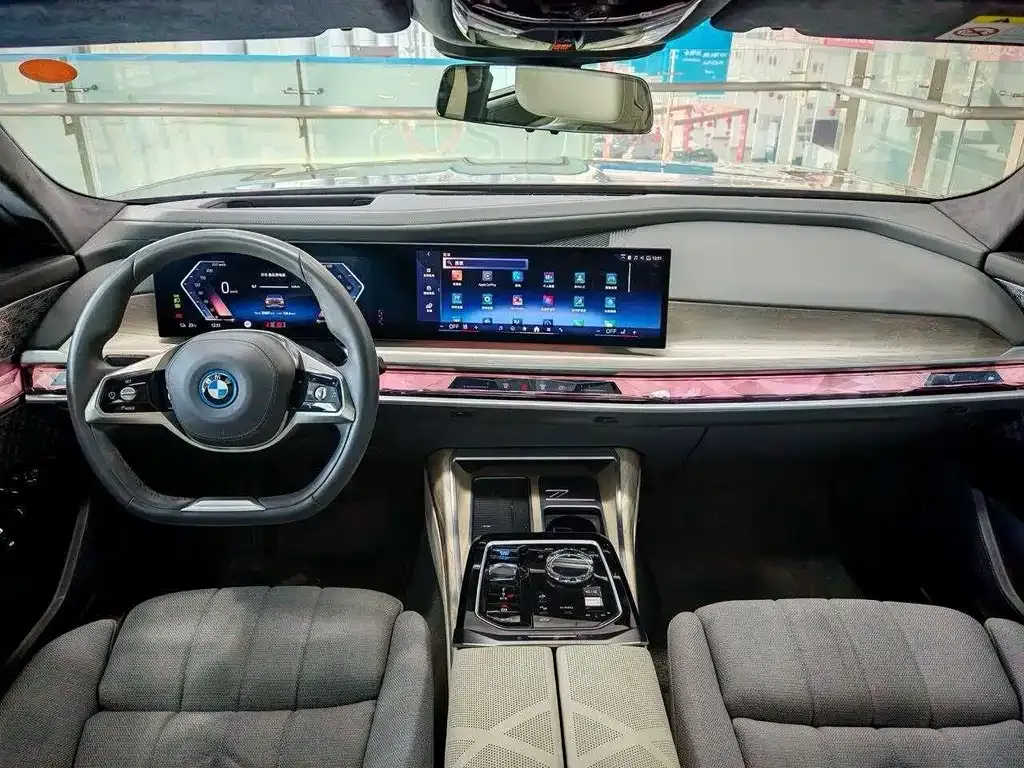 BMW i7 — фото 7