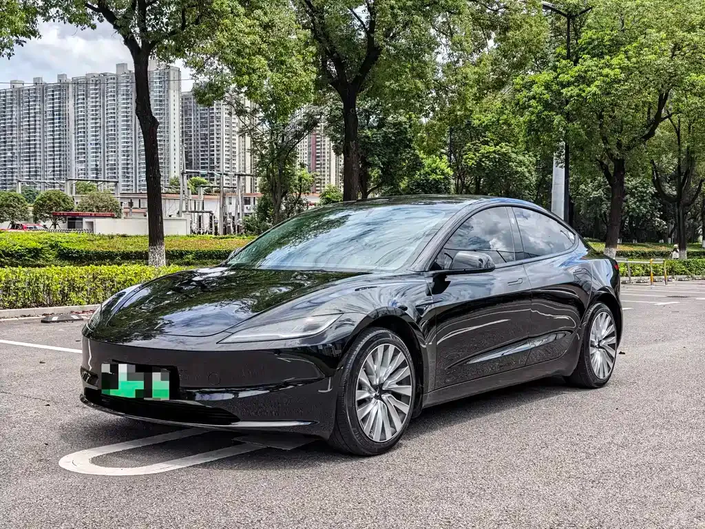 Tesla Model 3 — фото 1