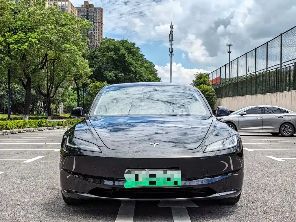 Tesla Model 3 — фото 9