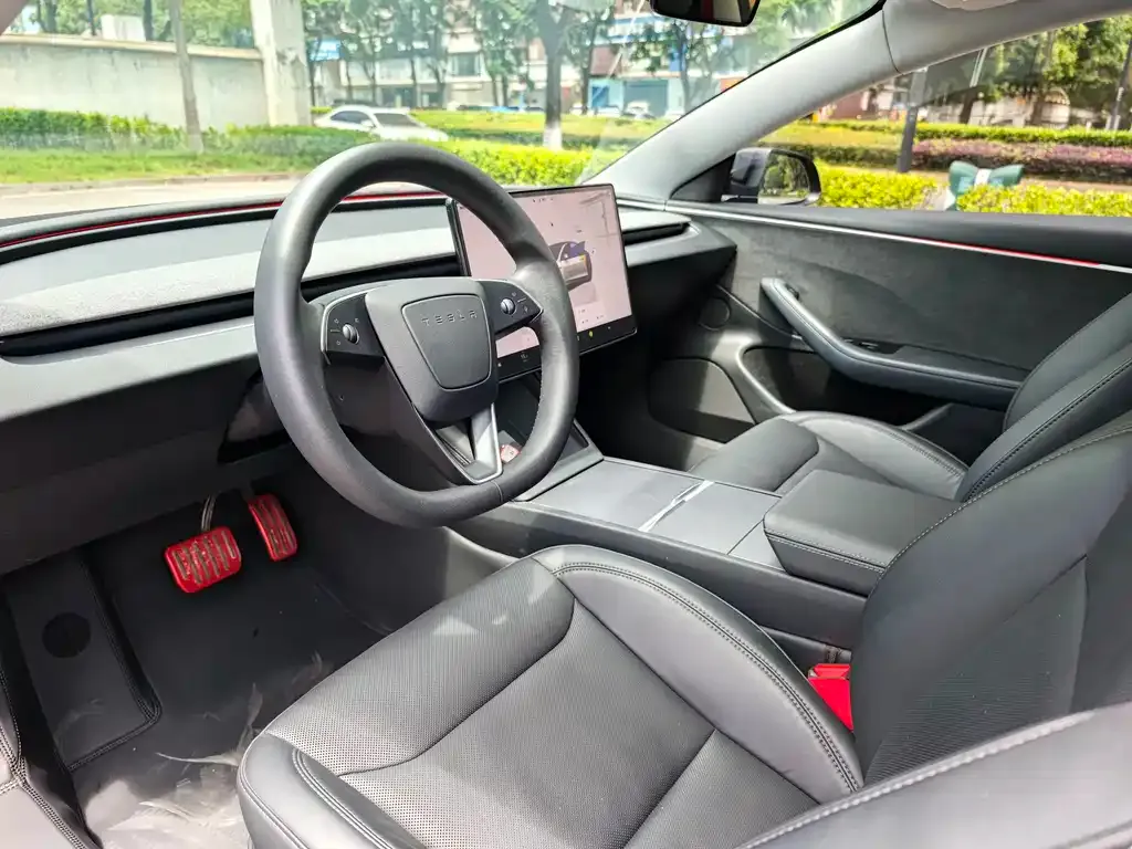 Tesla Model 3 — фото 4