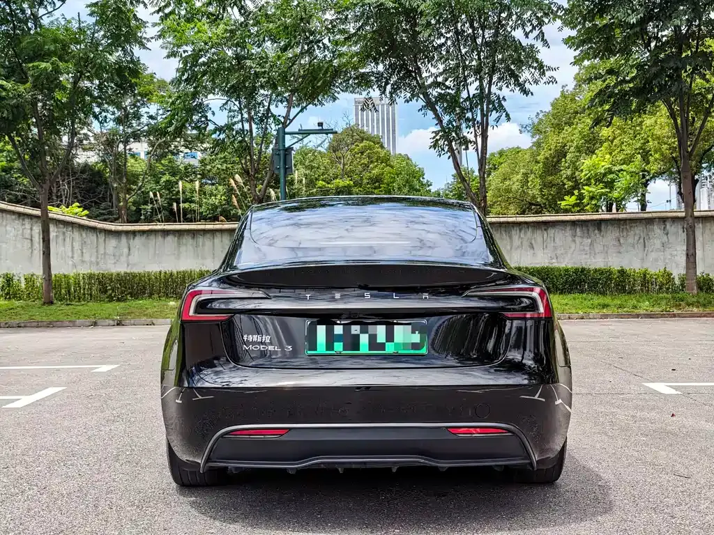 Tesla Model 3 — фото 7