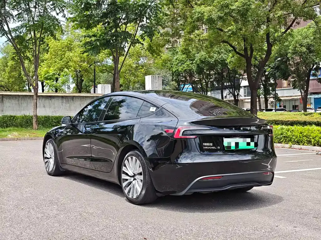 Tesla Model 3 — фото 10