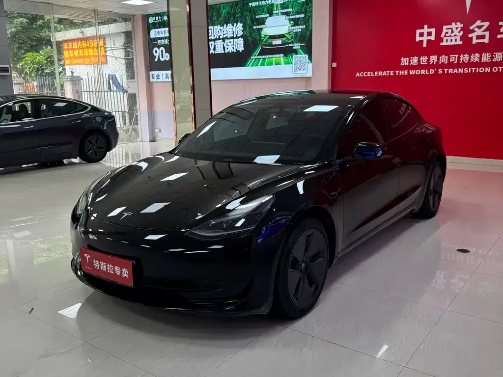 Tesla Model 3 — фото 1