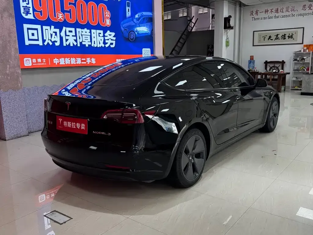 Tesla Model 3 — фото 10