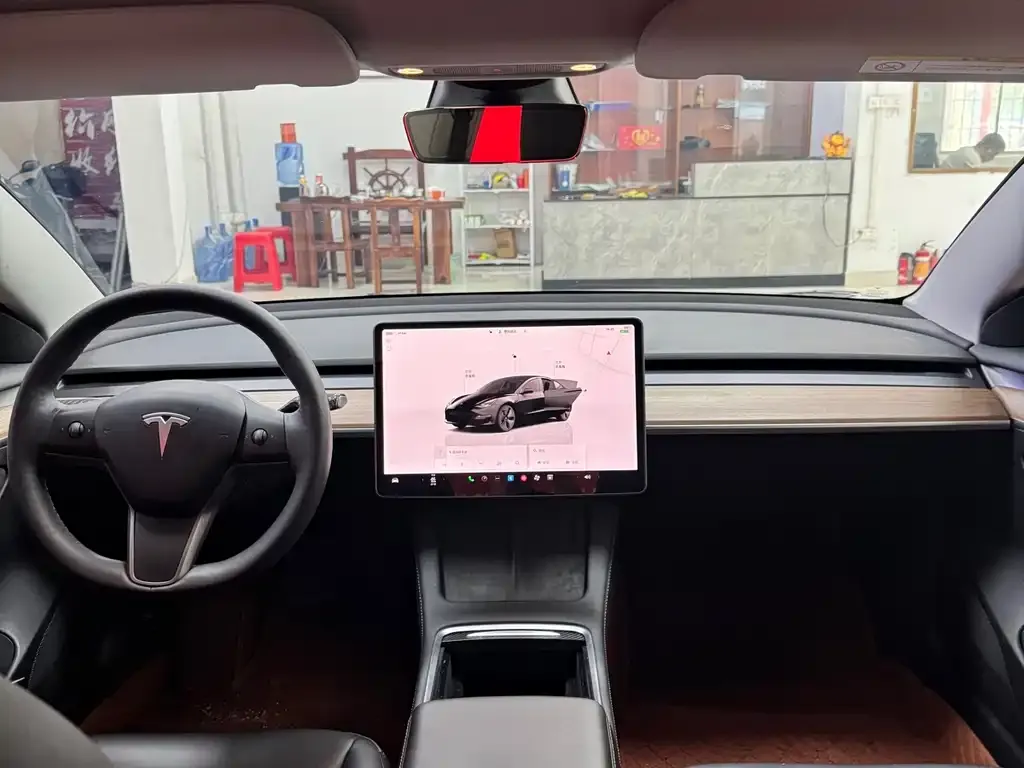 Tesla Model 3 — фото 8