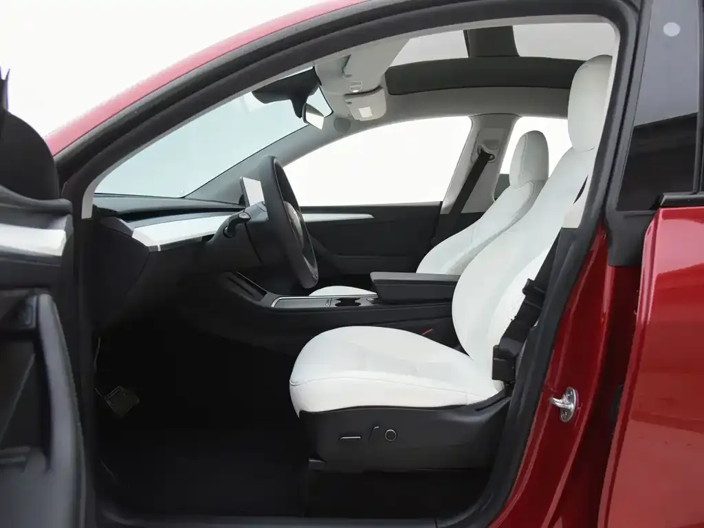 Tesla Model Y — фото 5