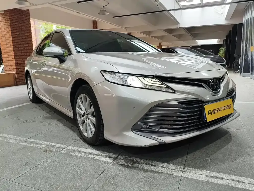 Toyota Camry — фото 6