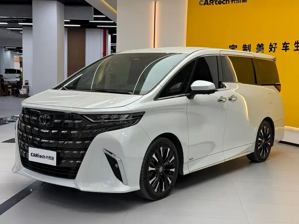 Toyota Alphard — фото 1