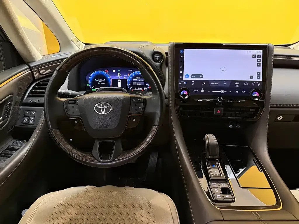 Toyota Alphard — фото 9
