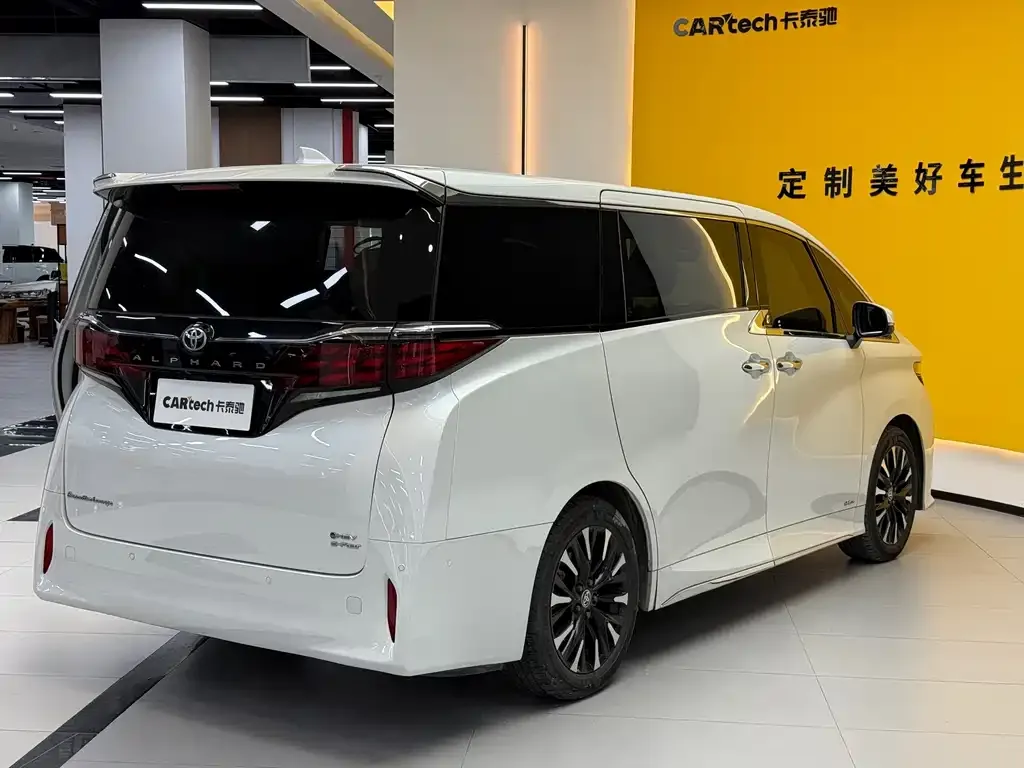 Toyota Alphard — фото 5