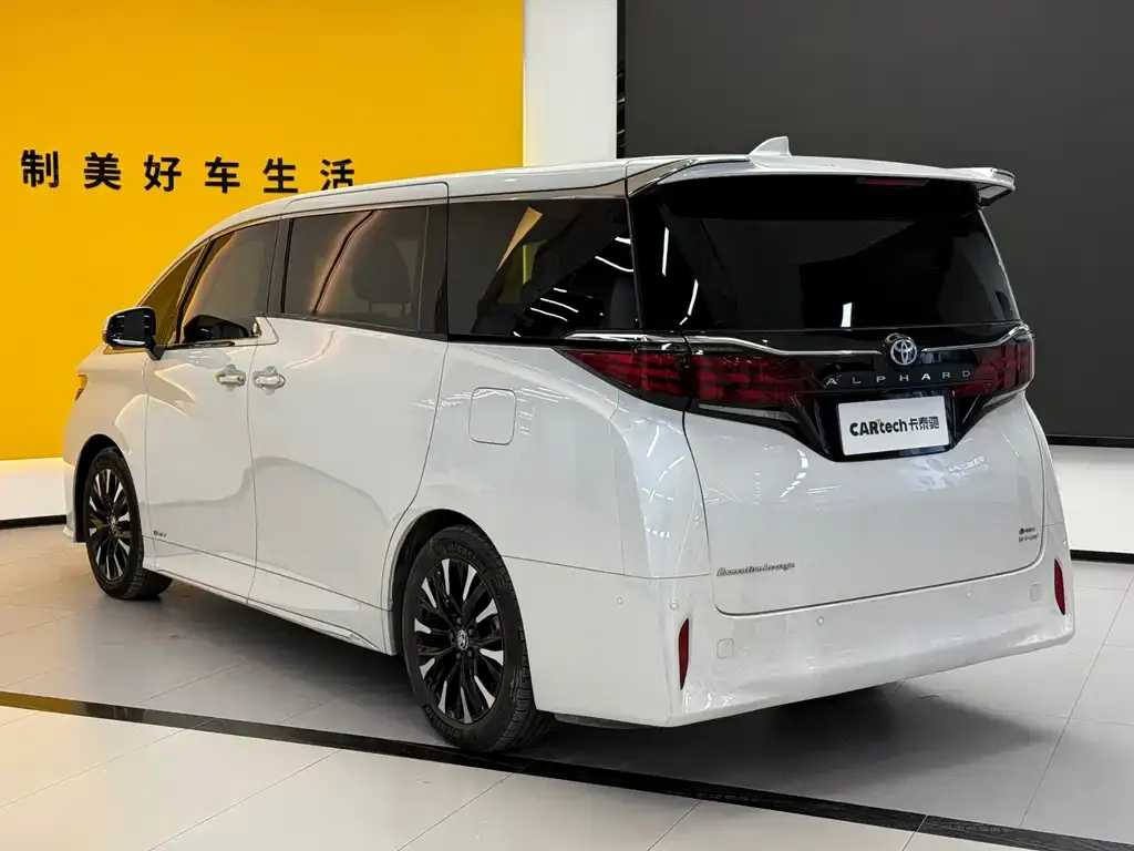 Toyota Alphard — фото 8